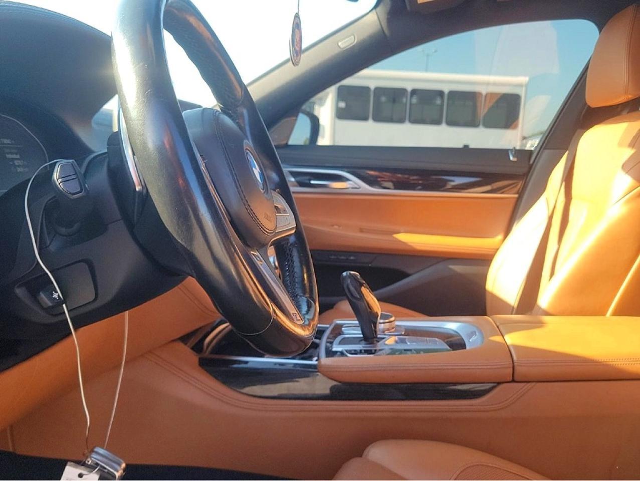 2020 BMW Seria 7 740i - zdjęcie 9