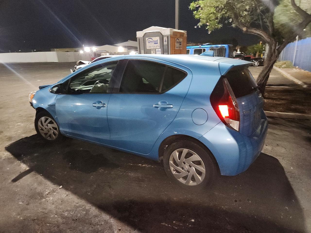 2015 Toyota Prius C One - zdjęcie 2