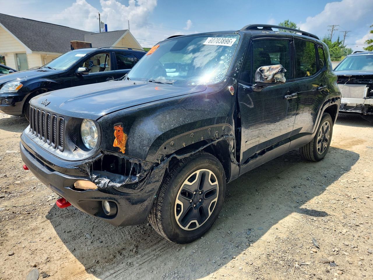 2017 Jeep Renegade Trailhawk - zdjęcie główne