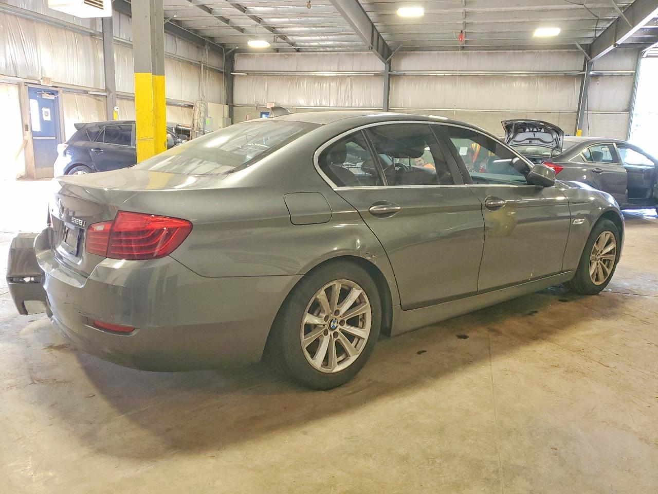 2015 BMW Seria 5 528i - zdjęcie 3
