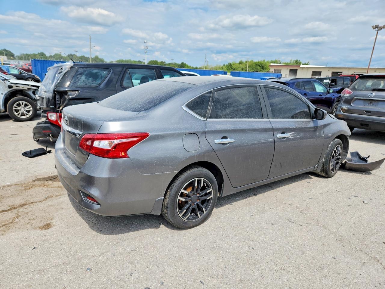 2017 Nissan Sentra S - zdjęcie 3