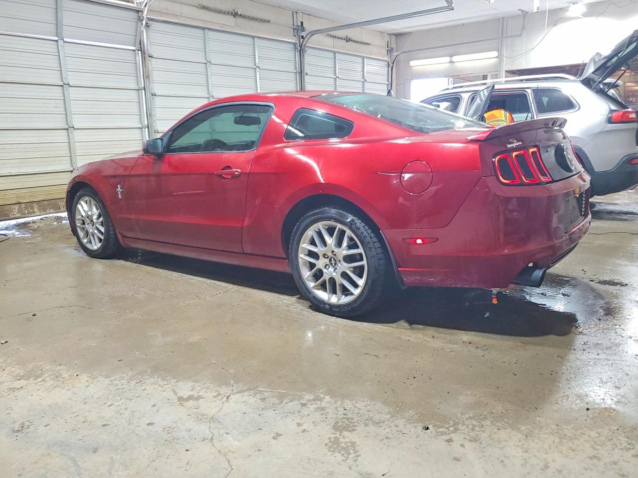2014 Ford Mustang - zdjęcie 2