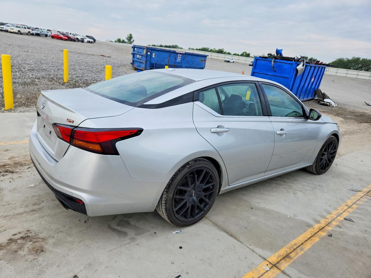 2024 Nissan Altima Sr - zdjęcie 3