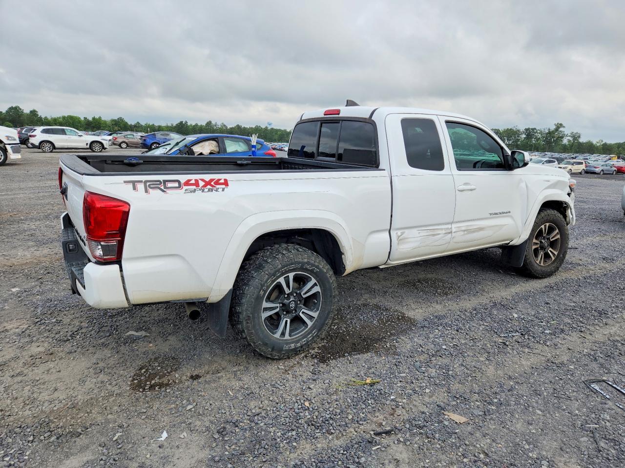 2017 Toyota Tacoma Trd Sport - zdjęcie 3