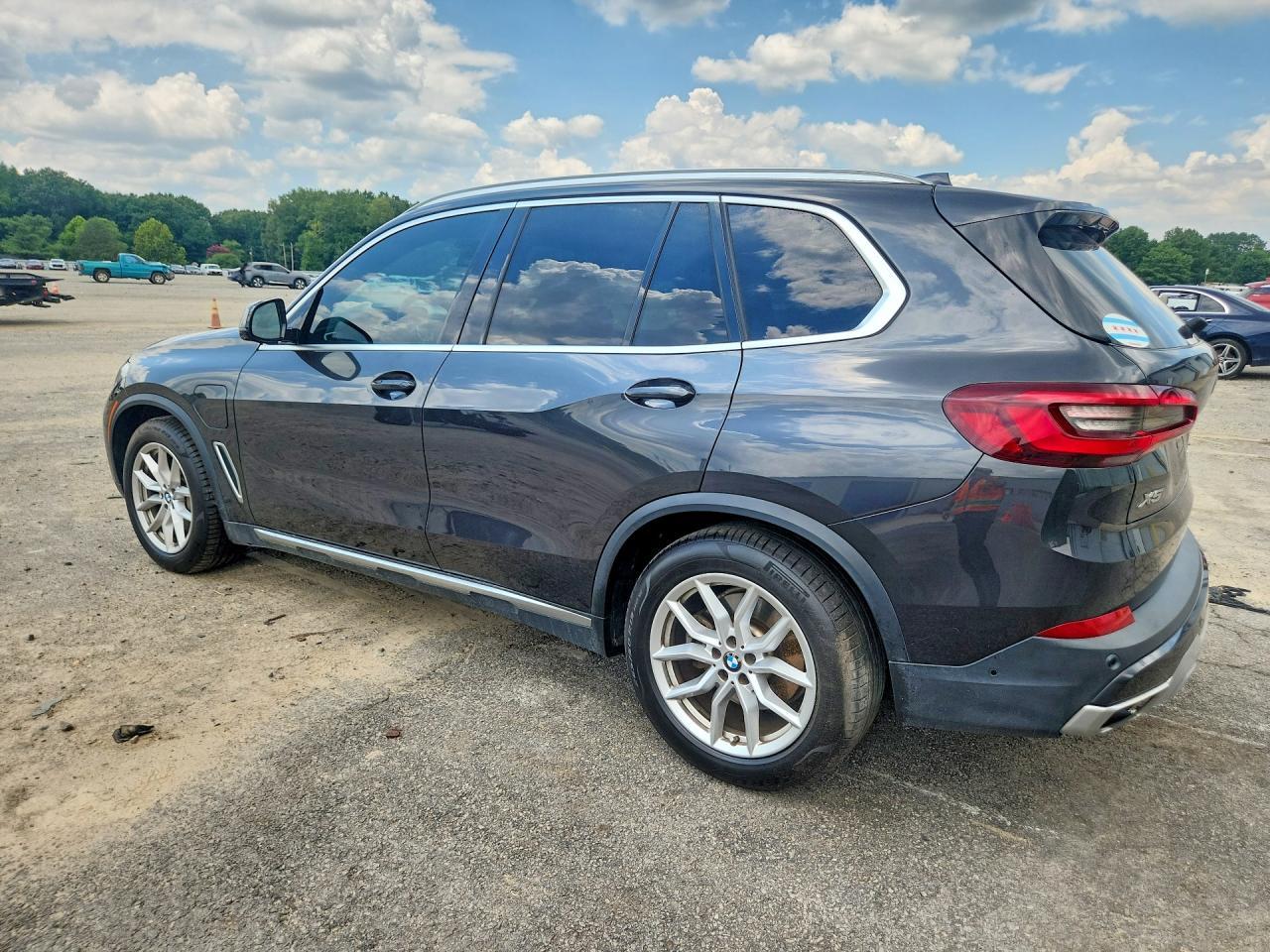 2021 BMW X5 xDrive45E - zdjęcie 2