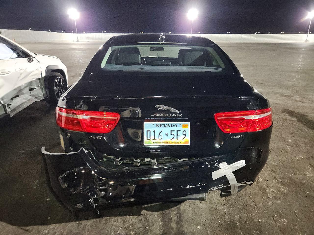 2017 Jaguar Xe Premium - zdjęcie 6