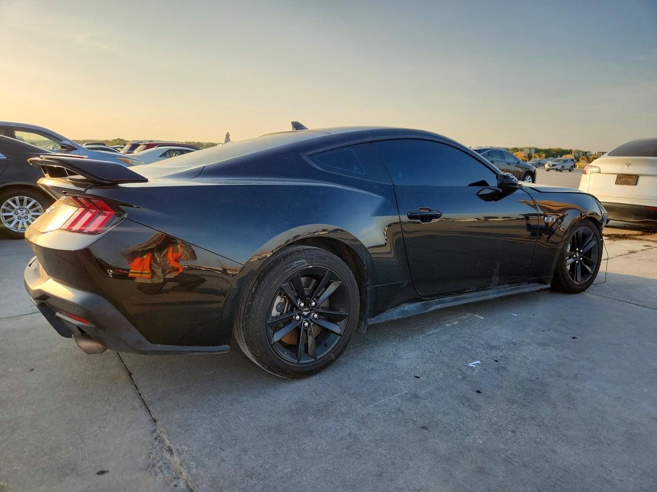 2024 Ford Mustang Gt - zdjęcie 3