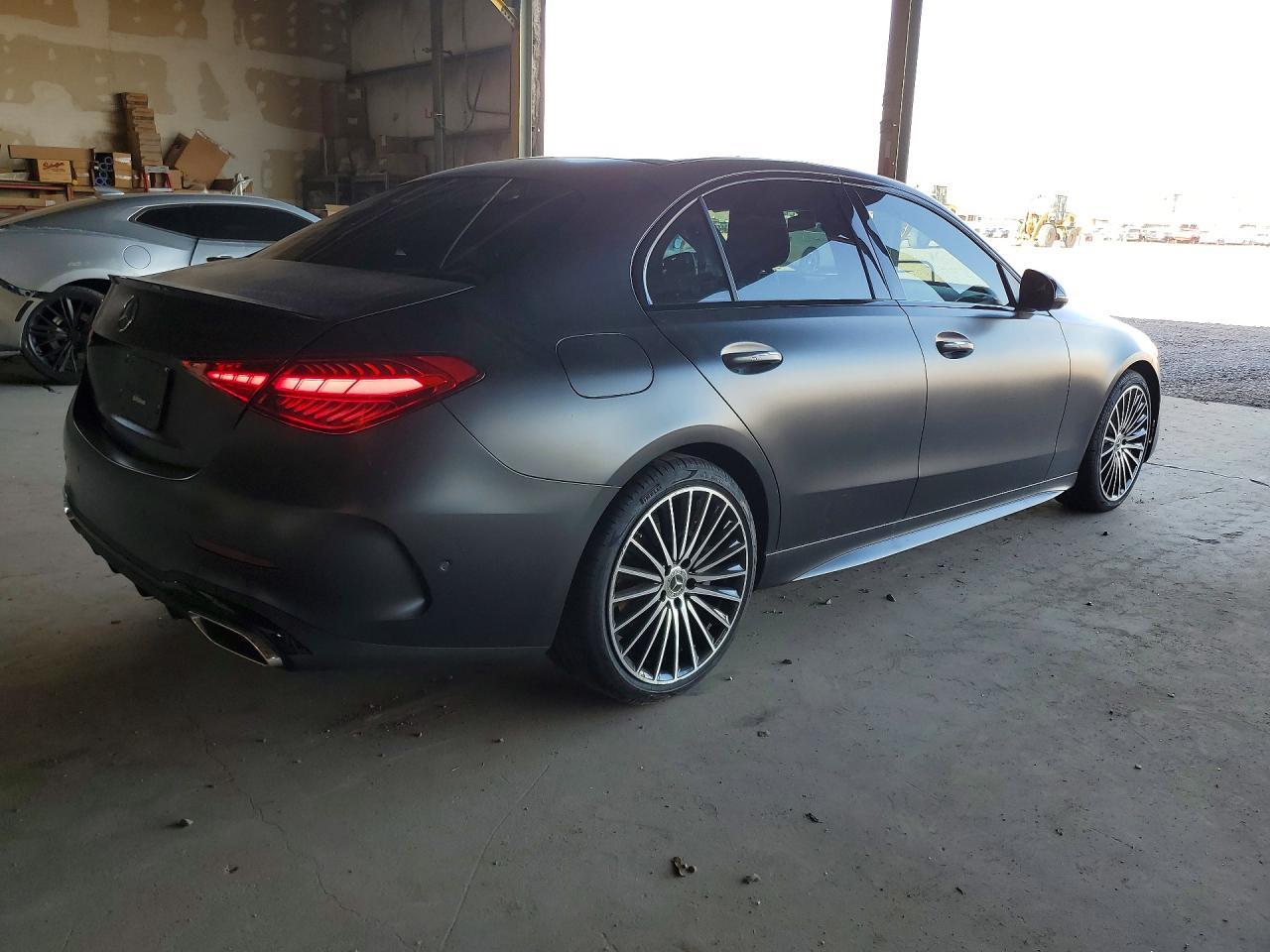 2025 Mercedes-Benz C 300 - zdjęcie 3