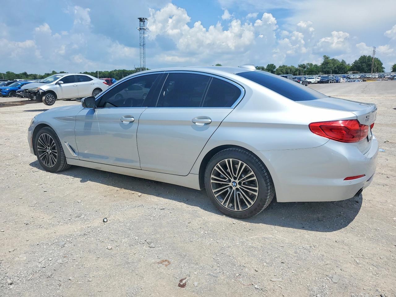 2019 BMW 530 Xi - zdjęcie 2