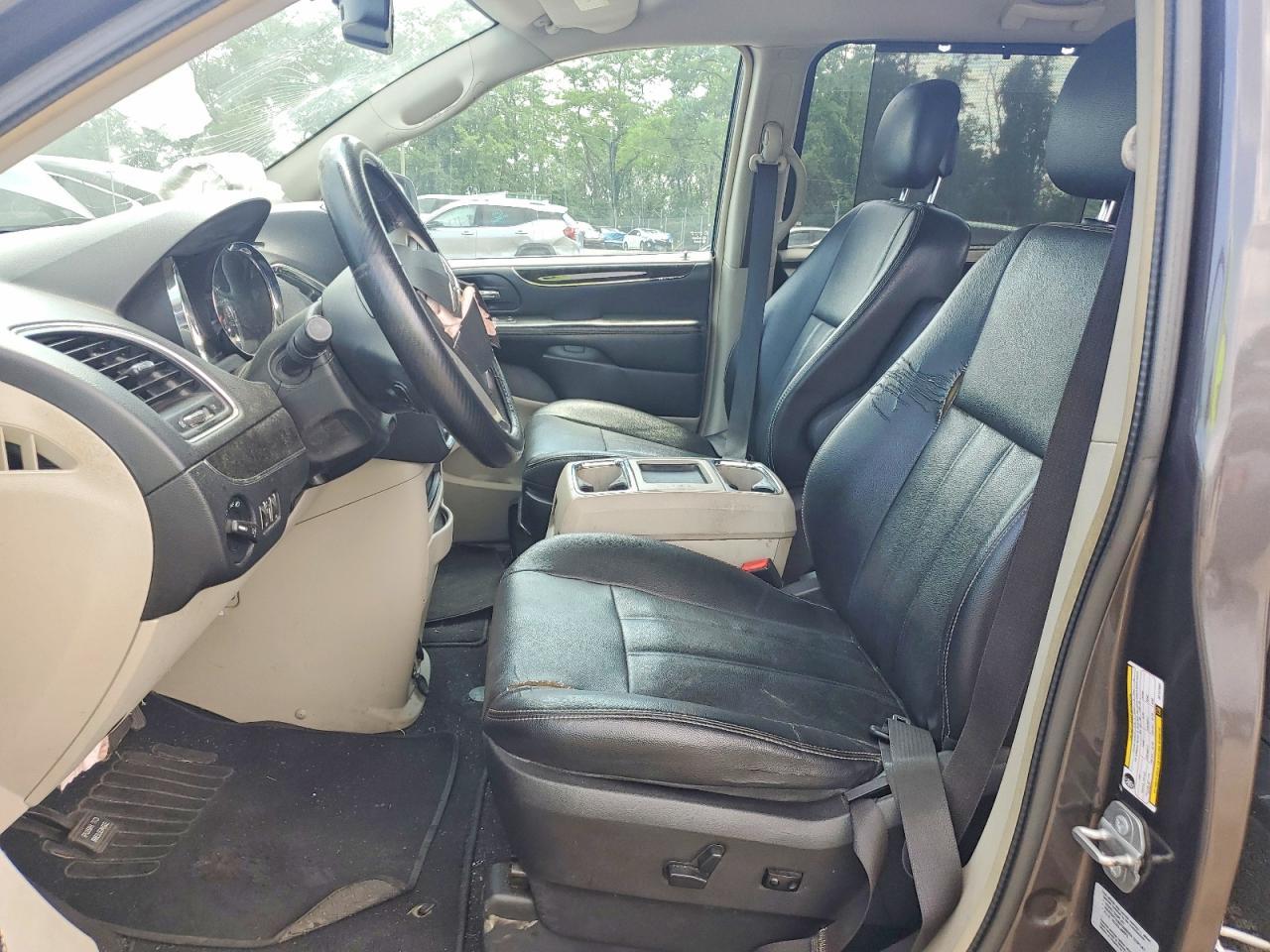 2016 Chrysler Town & Country Touring - zdjęcie 7