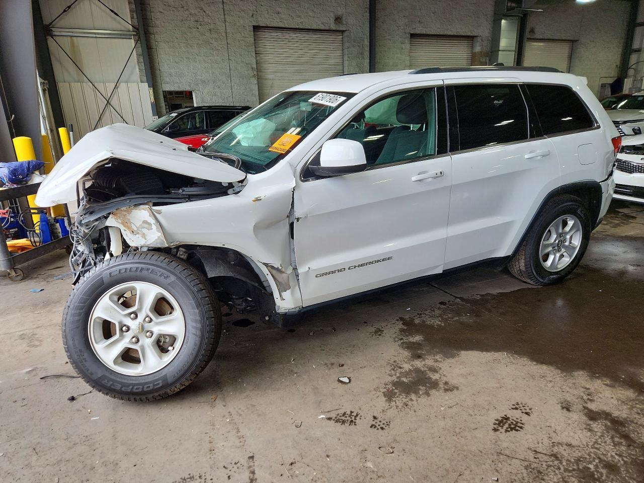 2016 Jeep Grand Cherokee Laredo - zdjęcie główne