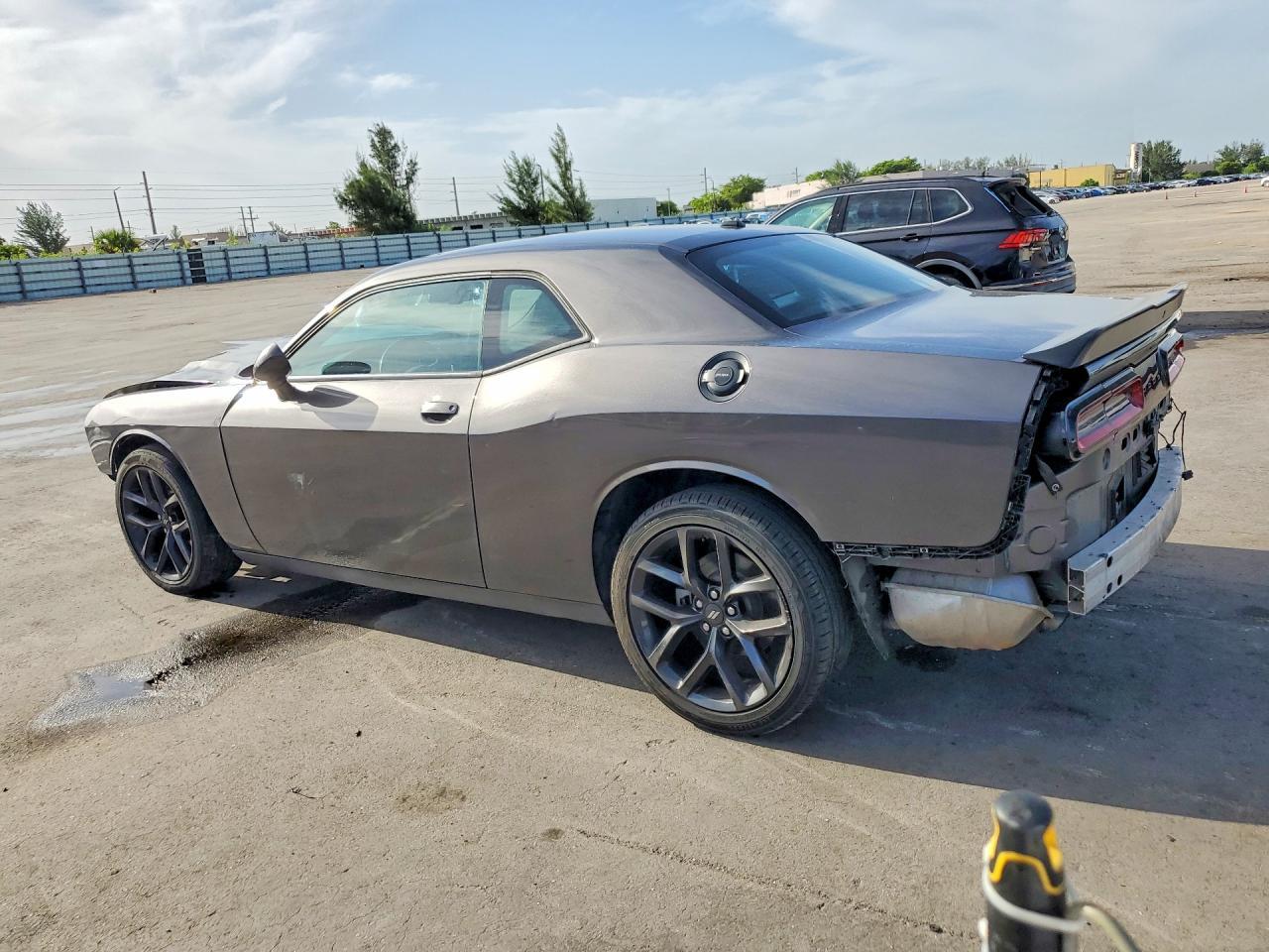 2022 Dodge Challenger Sxt - zdjęcie 2