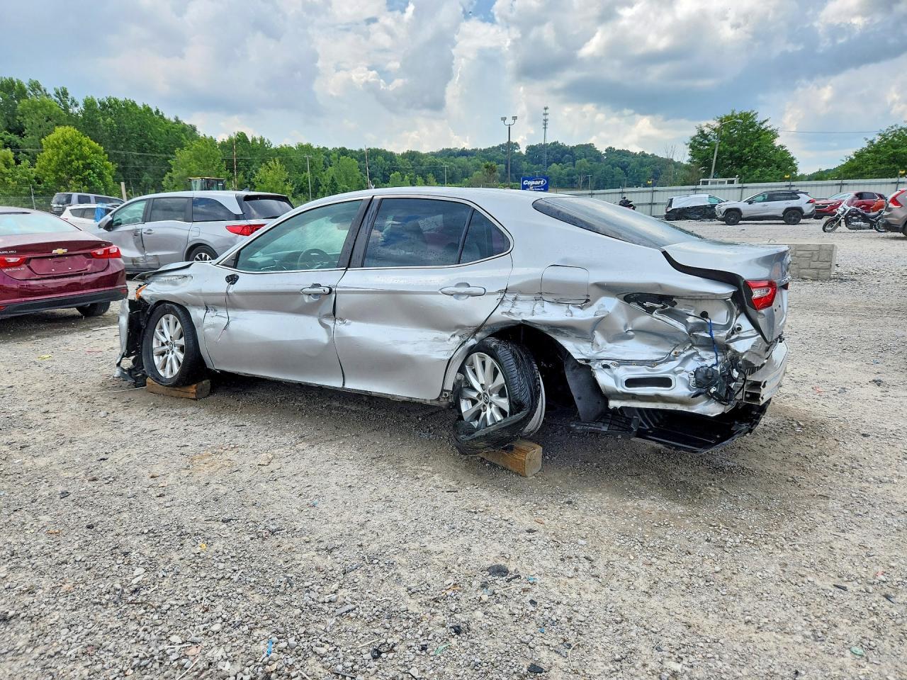 2018 Toyota Camry Le - zdjęcie 2