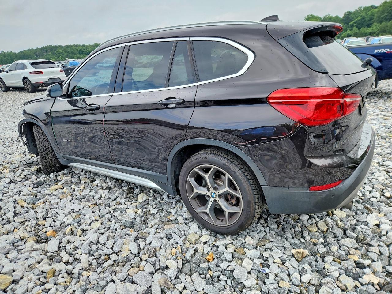 2017 BMW X1 xDrive28I - zdjęcie 2