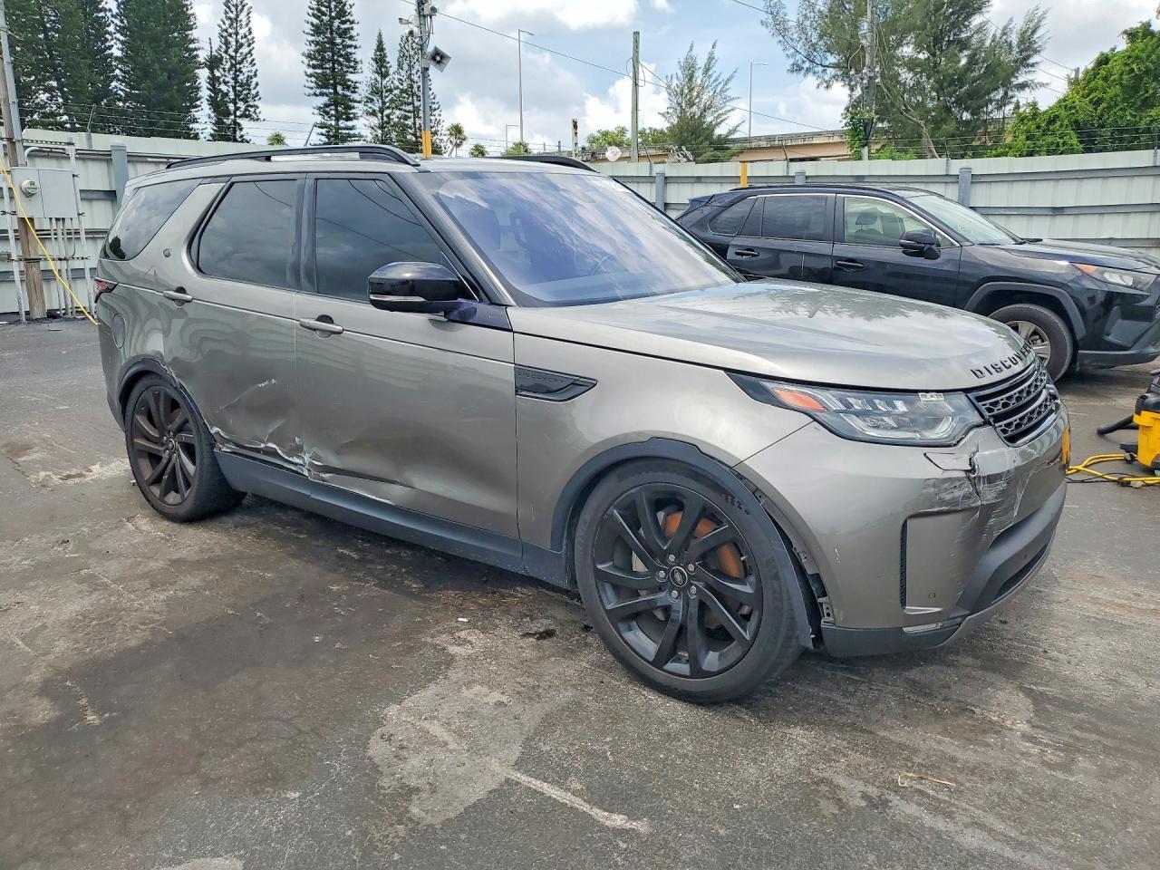 2018 Land Rover Discovery Hse Luxury - zdjęcie 4