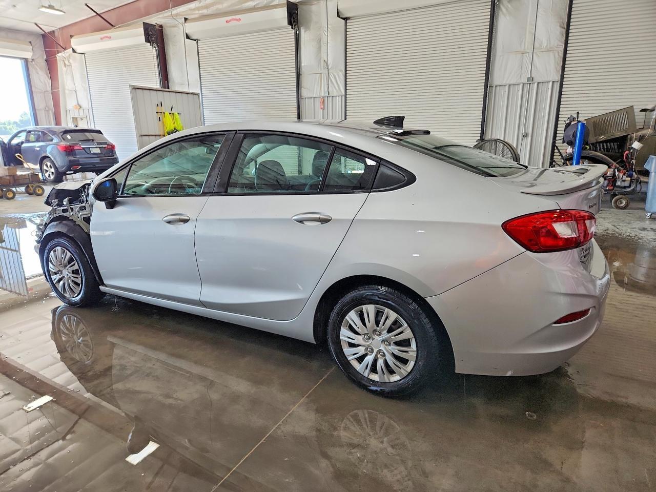 2017 Chevrolet Cruze Ls - zdjęcie 2