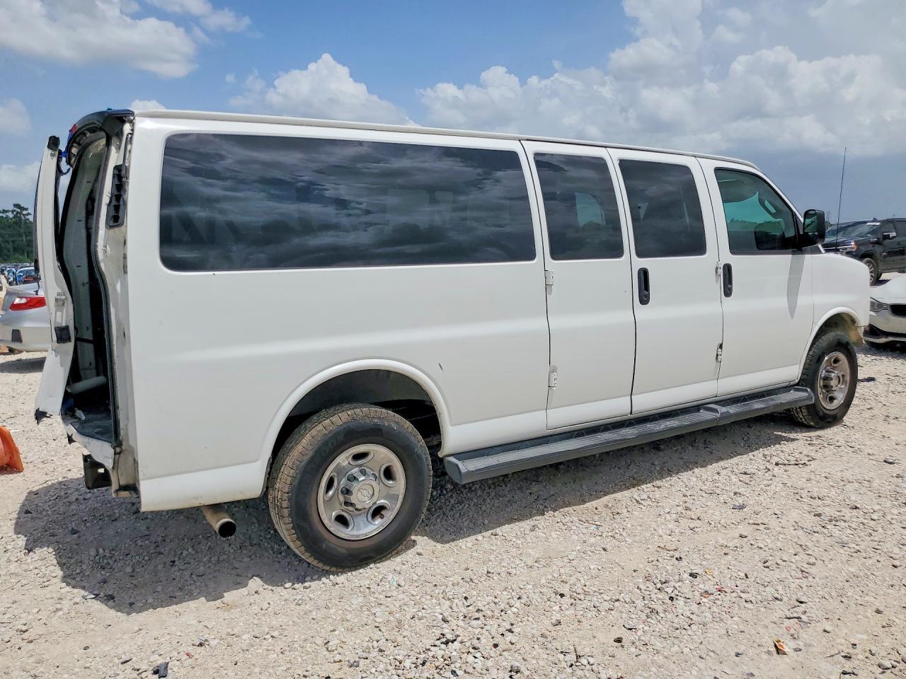 2020 Chevrolet Express G3500 Lt - zdjęcie 3