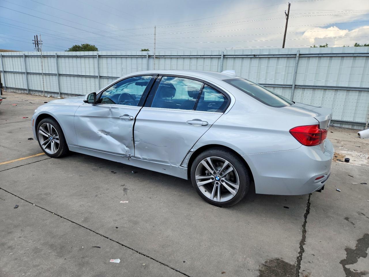 2018 BMW Seria 3 330i - zdjęcie 2