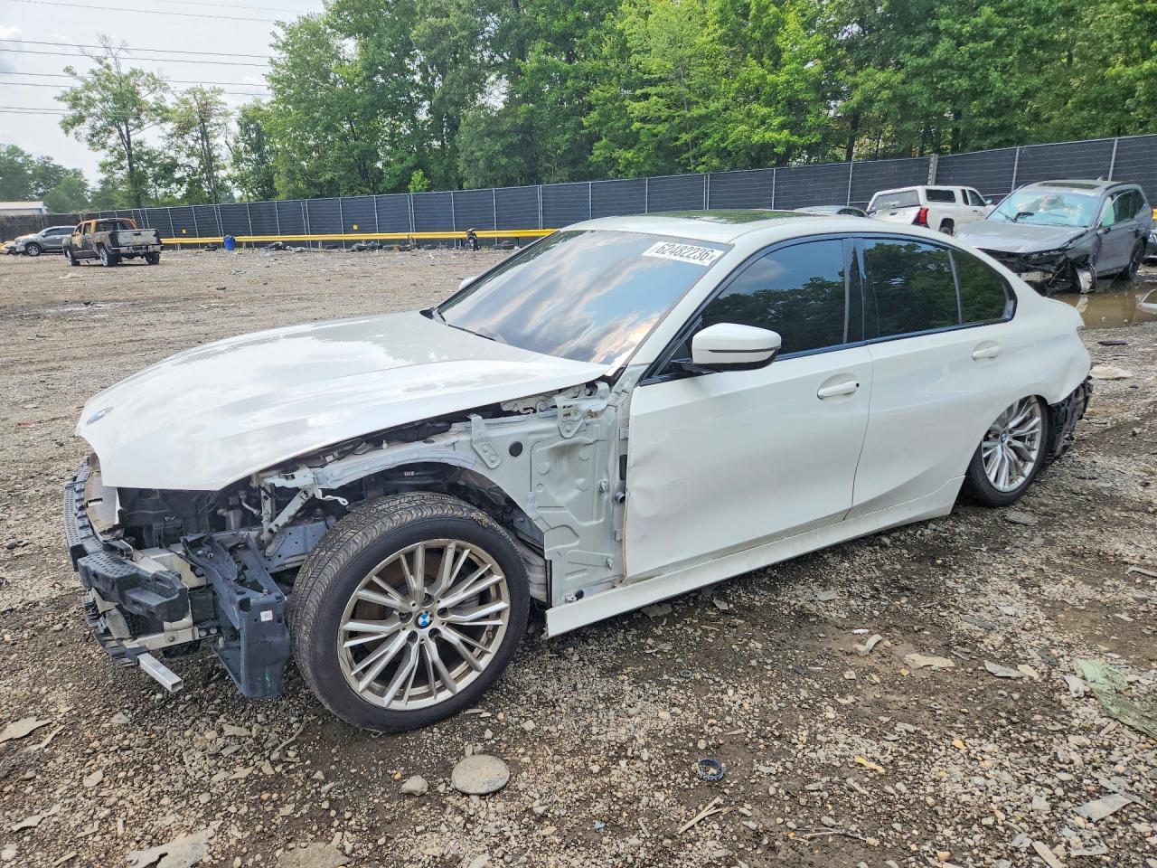 2023 BMW Seria 3 330i - zdjęcie główne