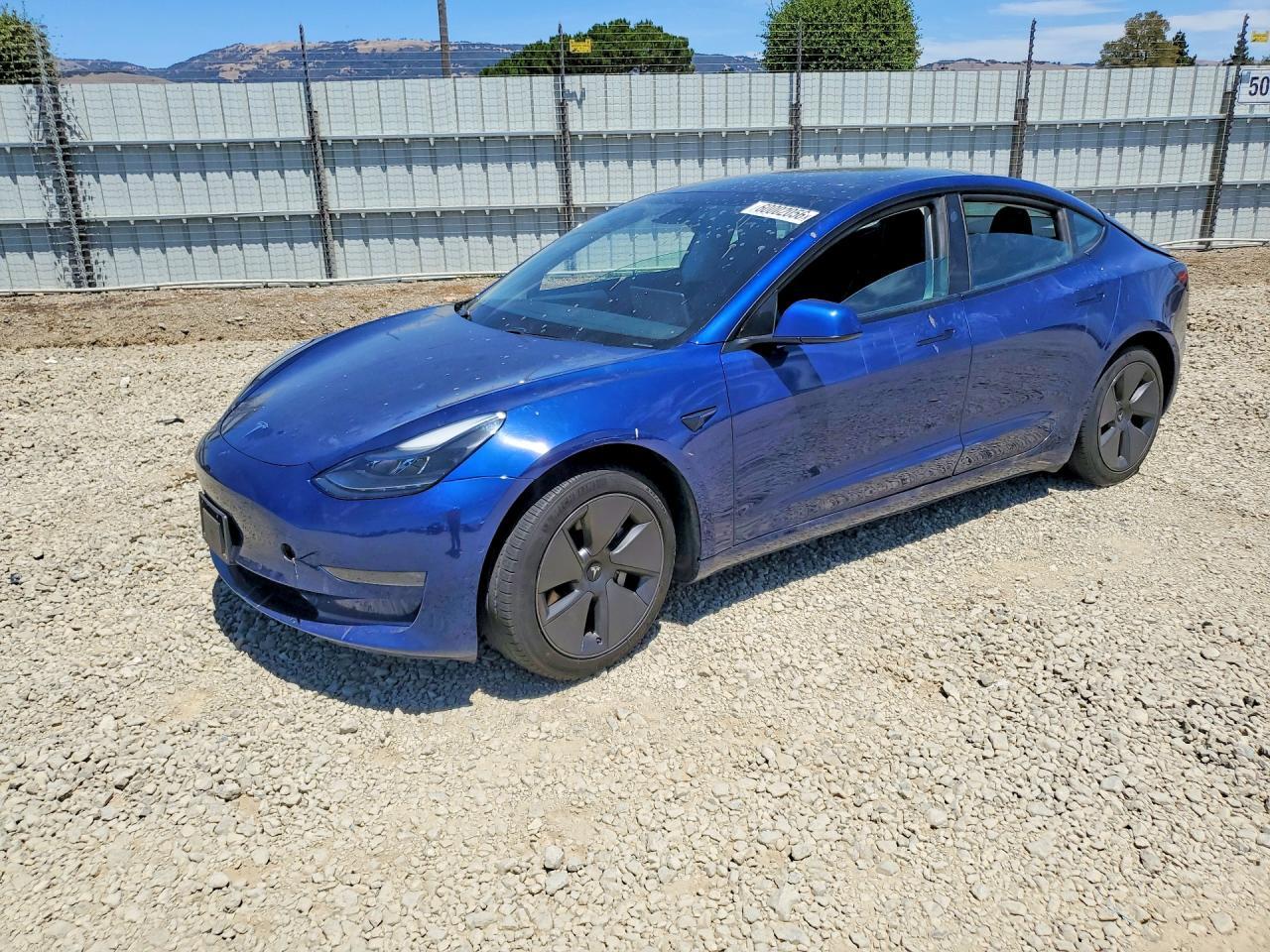 2021 Tesla Model 3 - zdjęcie główne