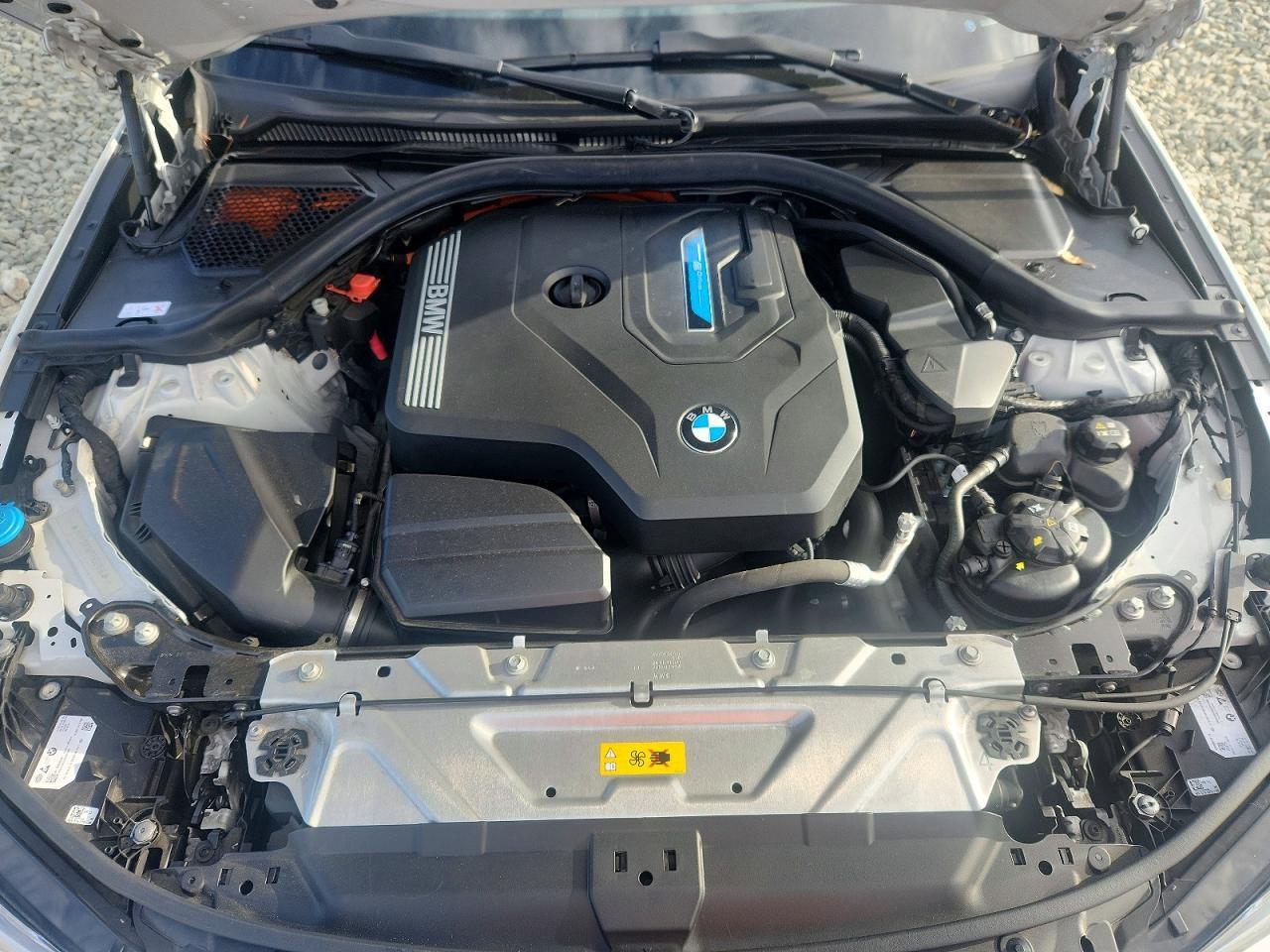 2023 BMW 330Xe - zdjęcie 11