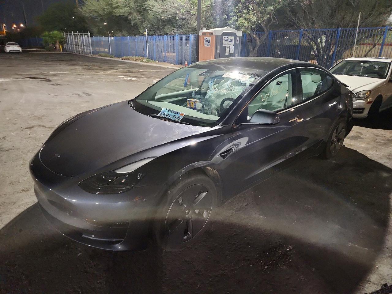 2023 Tesla Model 3 - zdjęcie główne