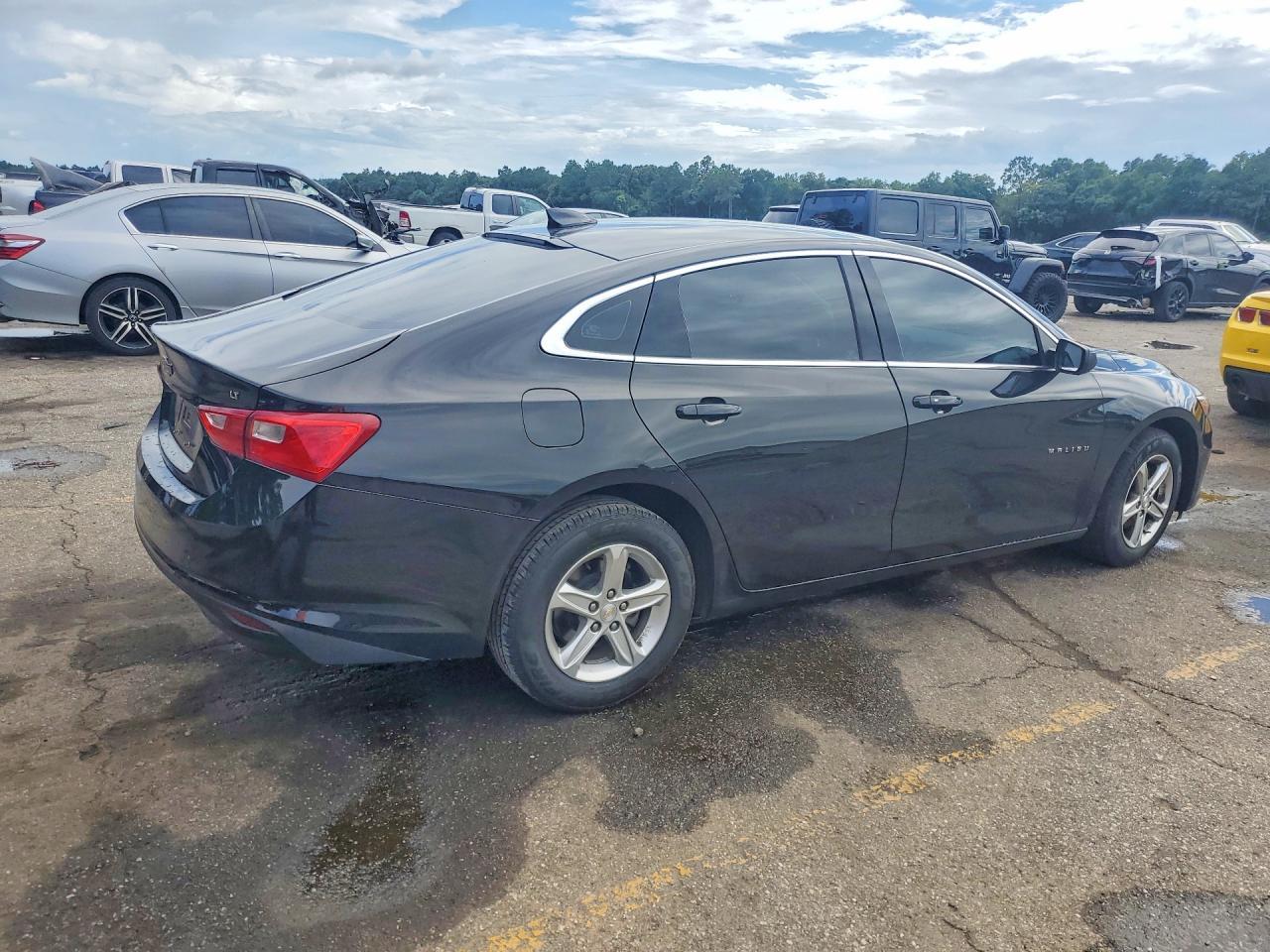2023 Chevrolet Malibu Lt - zdjęcie 3
