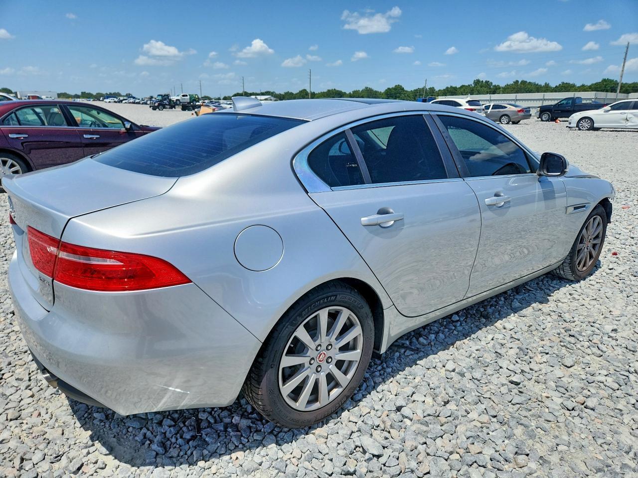 2019 Jaguar Xe - zdjęcie 3
