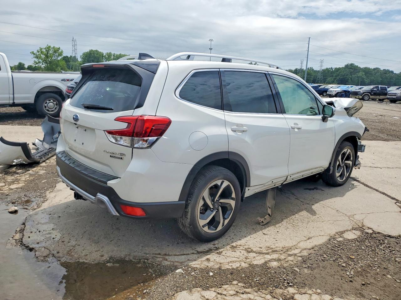 2024 Subaru Forester Touring - zdjęcie 3
