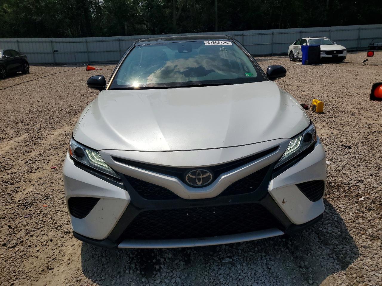 2020 Toyota Camry Xse - zdjęcie 5
