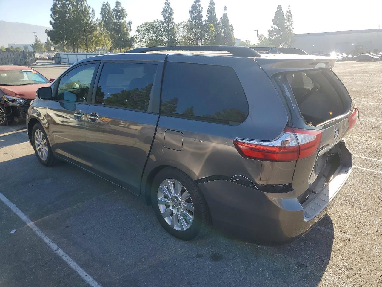 2015 Toyota Sienna Limited Premium 7-Passenger - zdjęcie 2