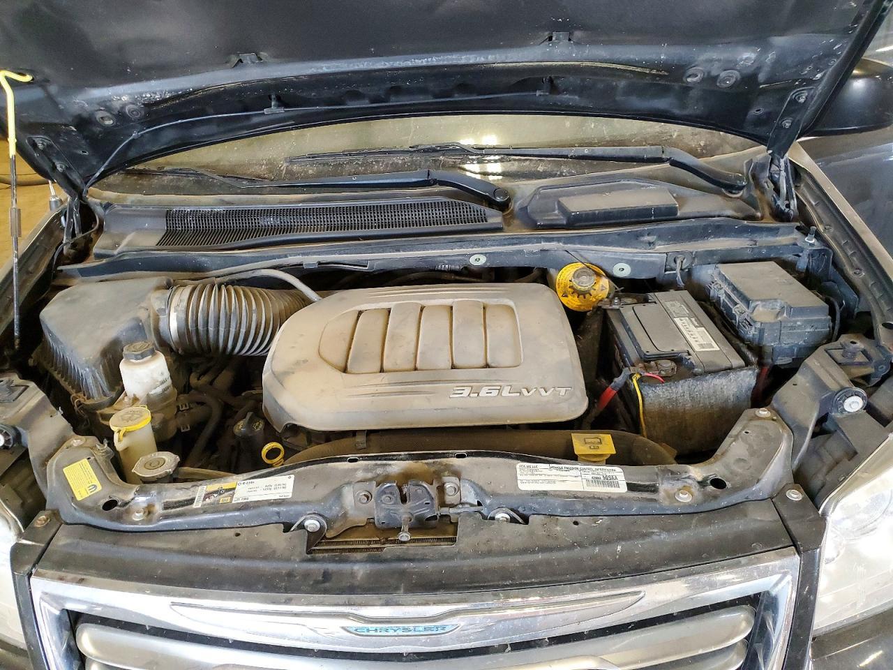 2016 Chrysler Town & Country Touring L - zdjęcie 12