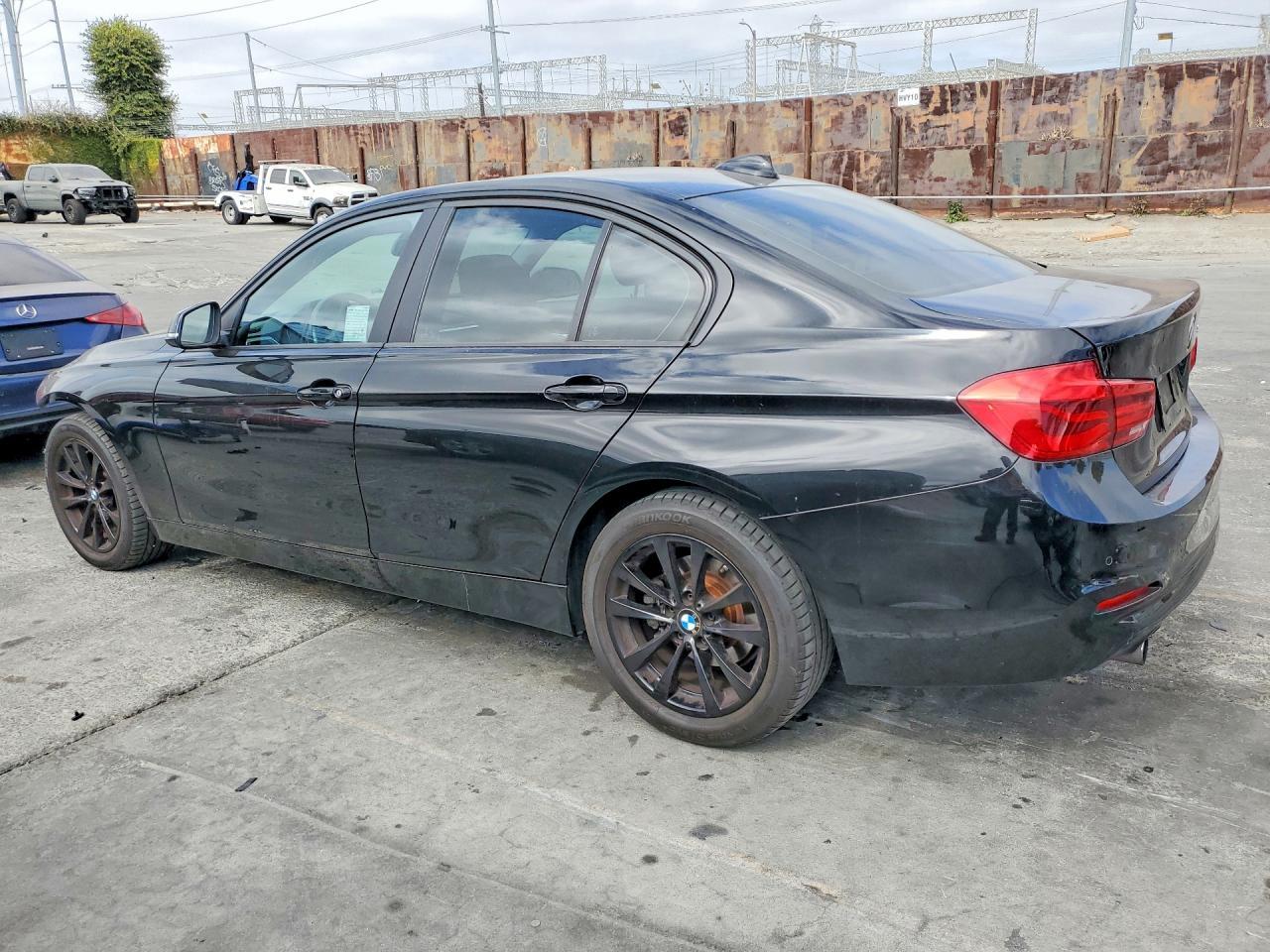2017 BMW 320 I - zdjęcie 2