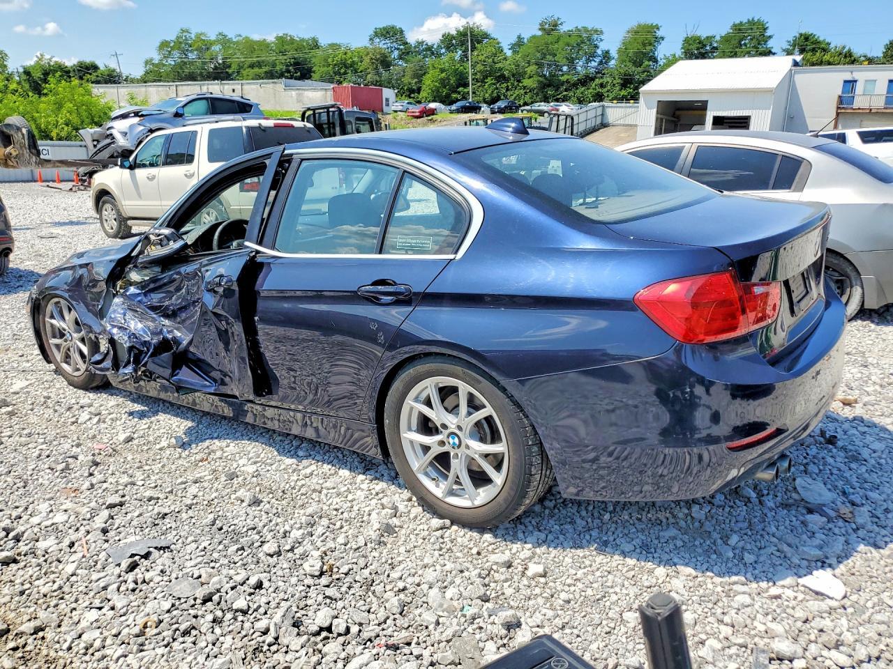 2015 BMW Seria 3 328i - zdjęcie 2
