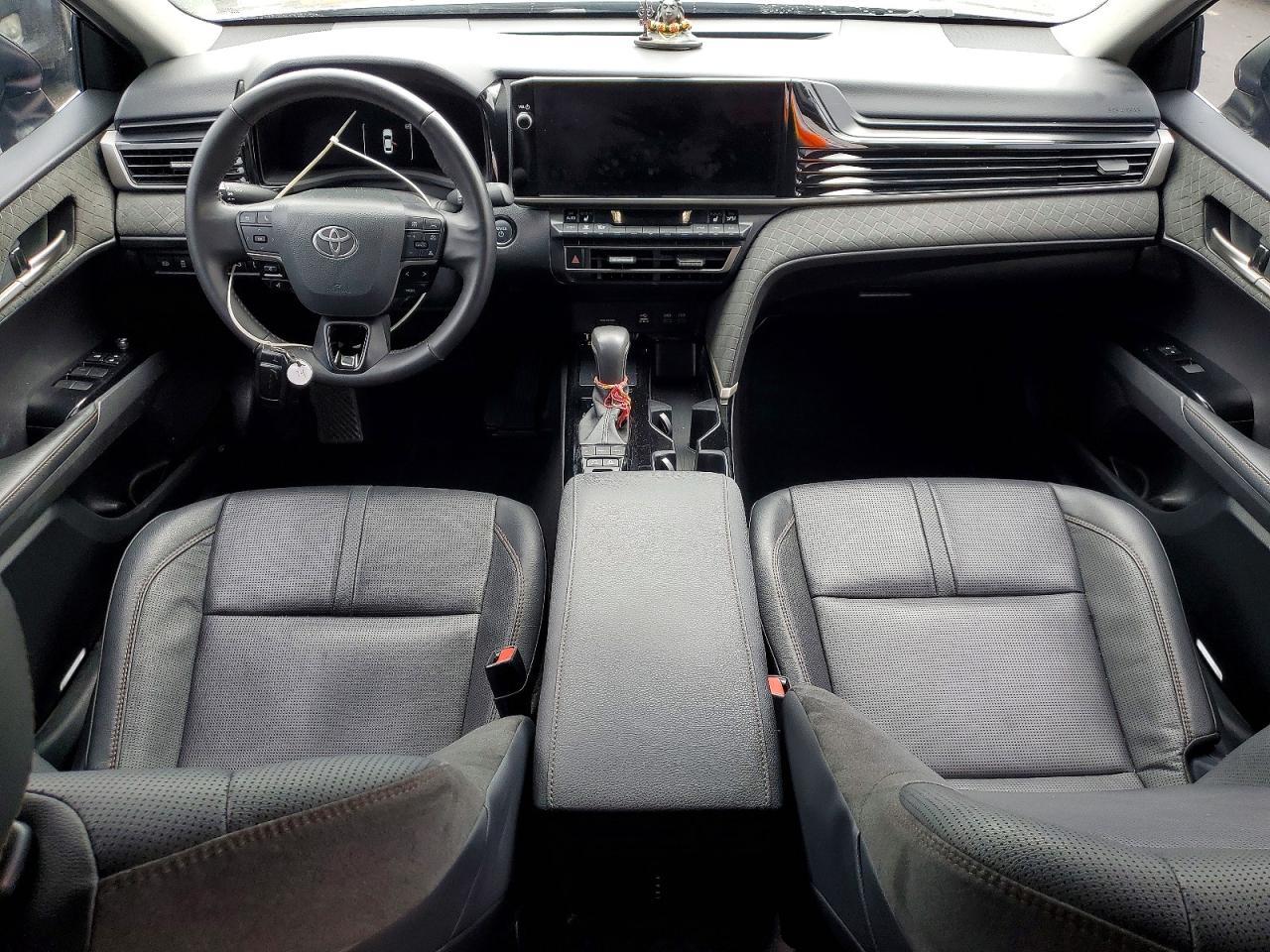 2025 Toyota Camry Xle - zdjęcie 8