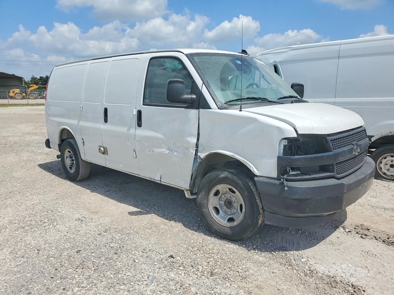 2025 Chevrolet Express G2500 - zdjęcie 4