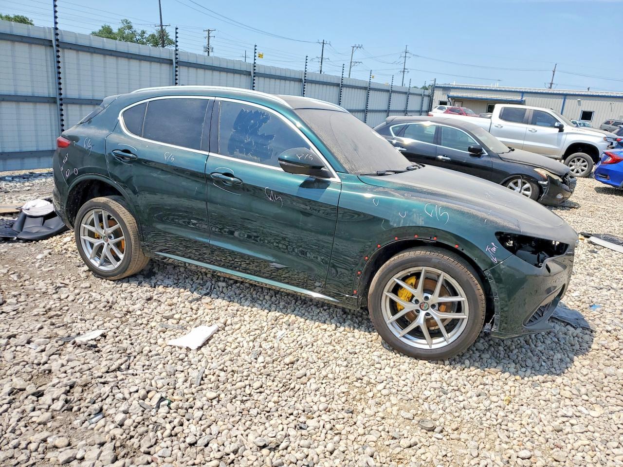 2021 Alfa Romeo Stelvio Ti - zdjęcie 4