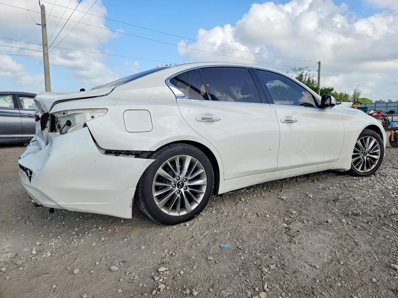 2021 Infiniti Q50 Luxe - zdjęcie 3
