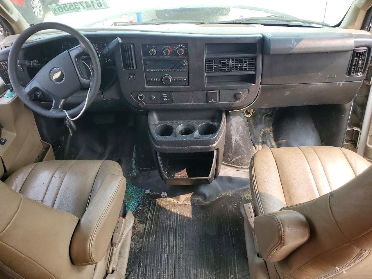 2016 Chevrolet Express G2500 - zdjęcie 8