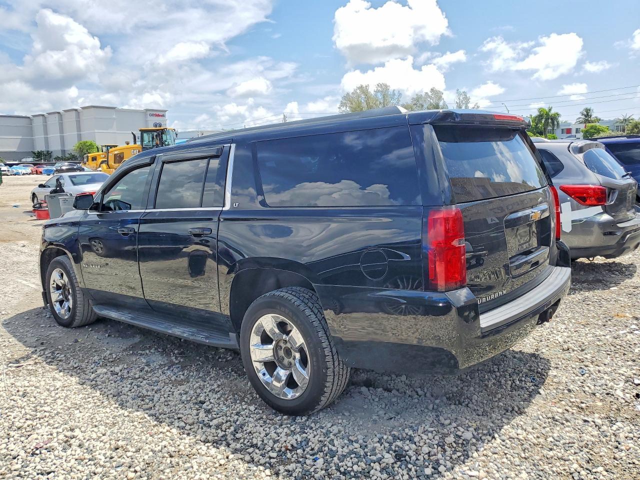 2018 Chevrolet Suburban K1500 Lt - zdjęcie 2