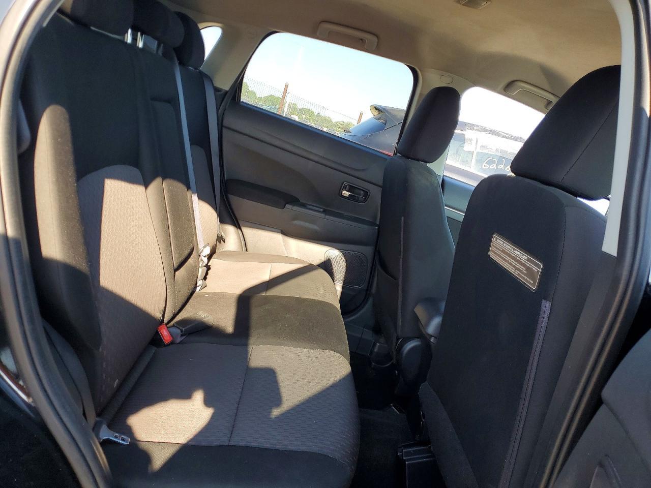 2016 Mitsubishi Outlander Sport Es - zdjęcie 11