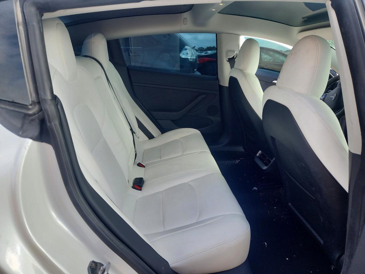 2023 Tesla Model 3 - zdjęcie 10