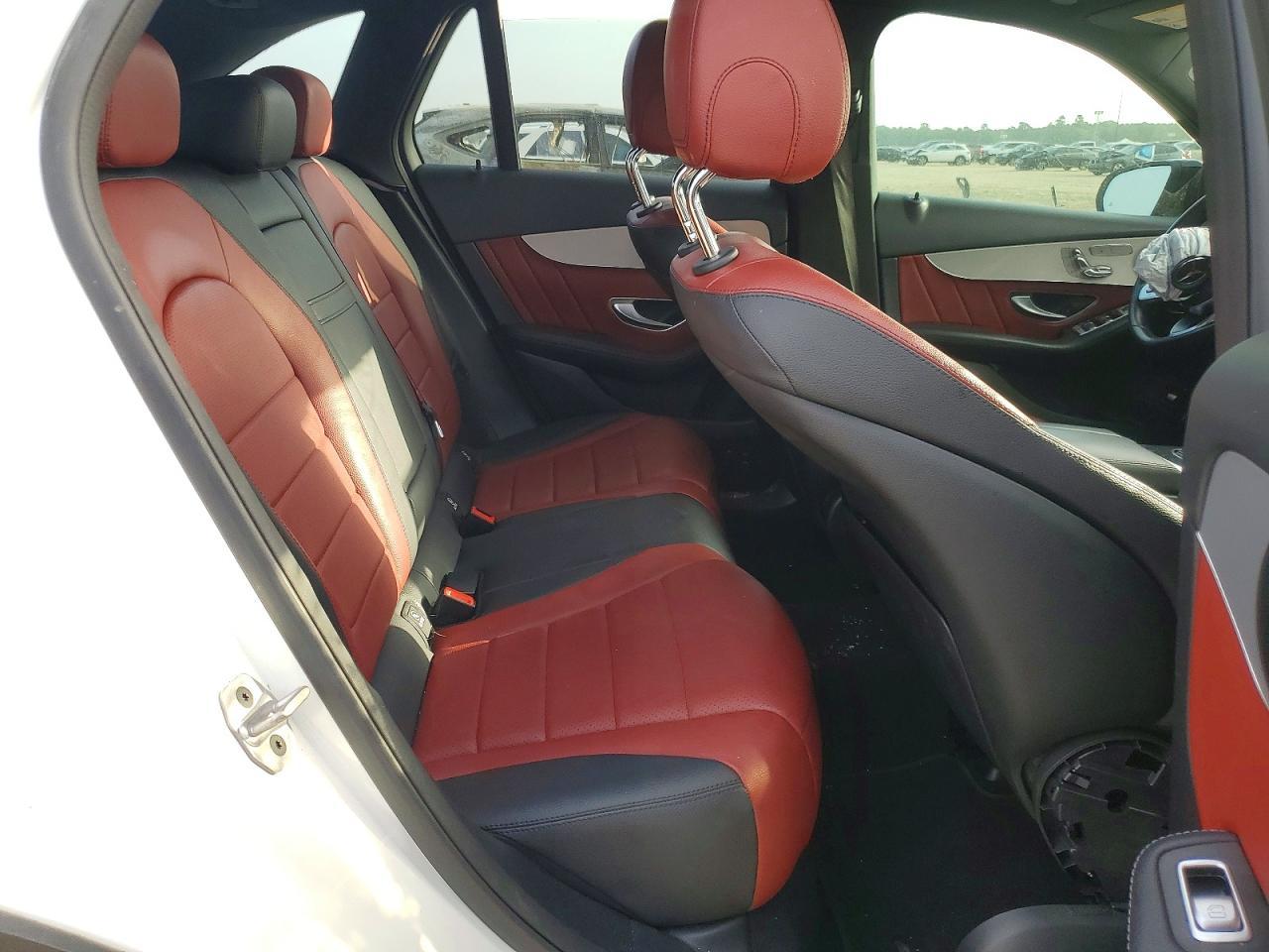 2022 Mercedes-Benz Glc 300 - zdjęcie 11