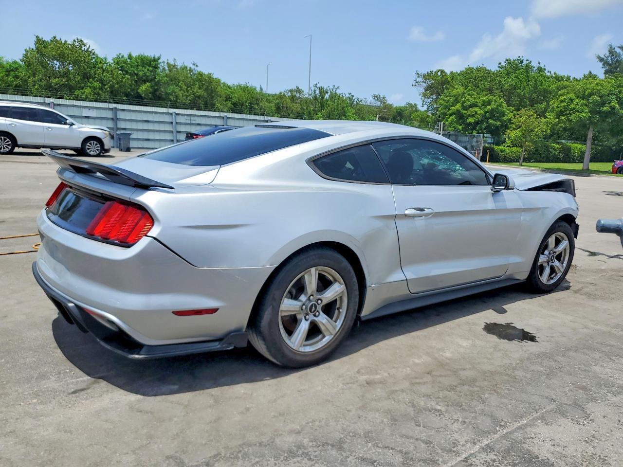 2015 Ford Mustang - zdjęcie 3