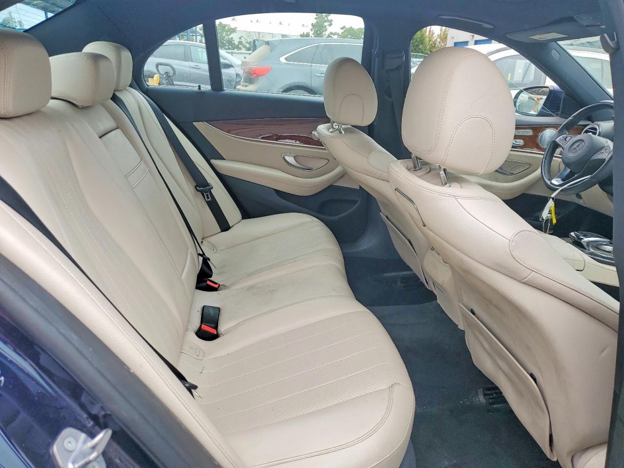 2018 Mercedes-Benz E 300 - zdjęcie 10
