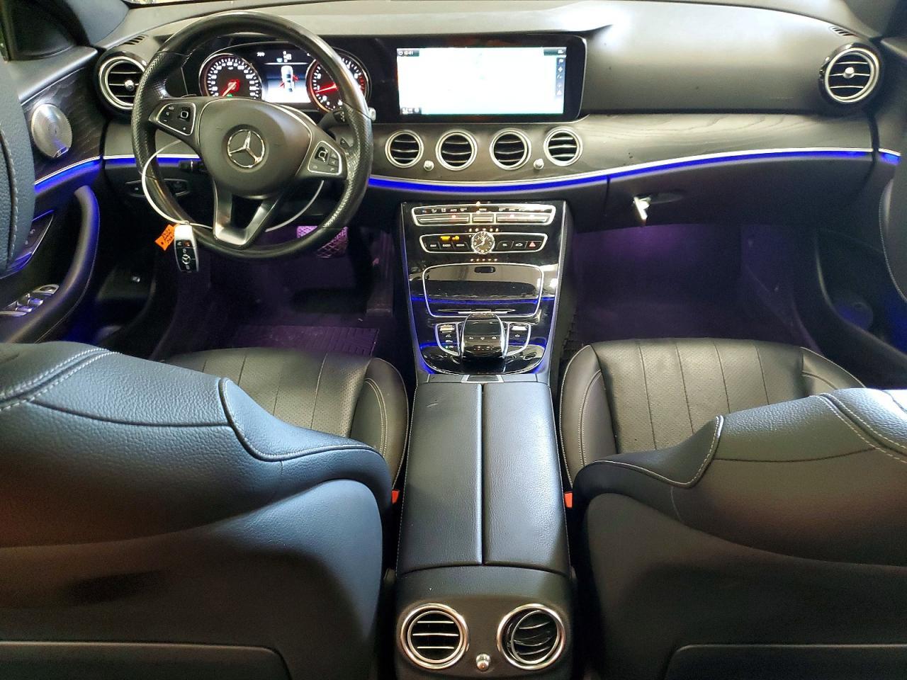 2017 Mercedes-Benz E 300 4Matic - zdjęcie 8