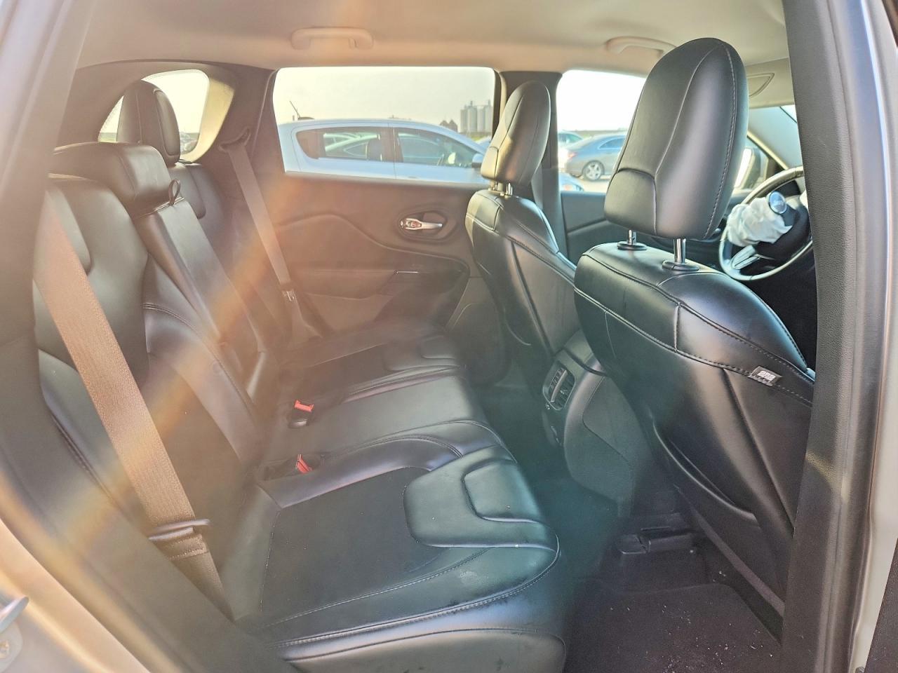 2019 Jeep Cherokee Latitude Plus - zdjęcie 11