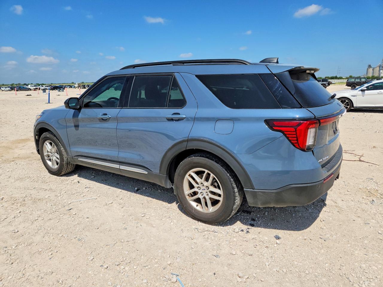 2025 Ford Explorer Active - zdjęcie 2