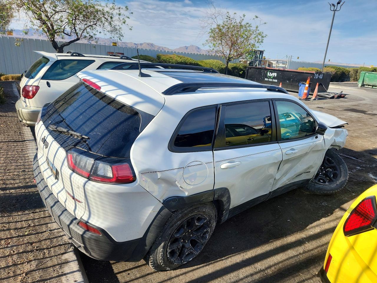 2022 Jeep Cherokee Trailhawk - zdjęcie 3