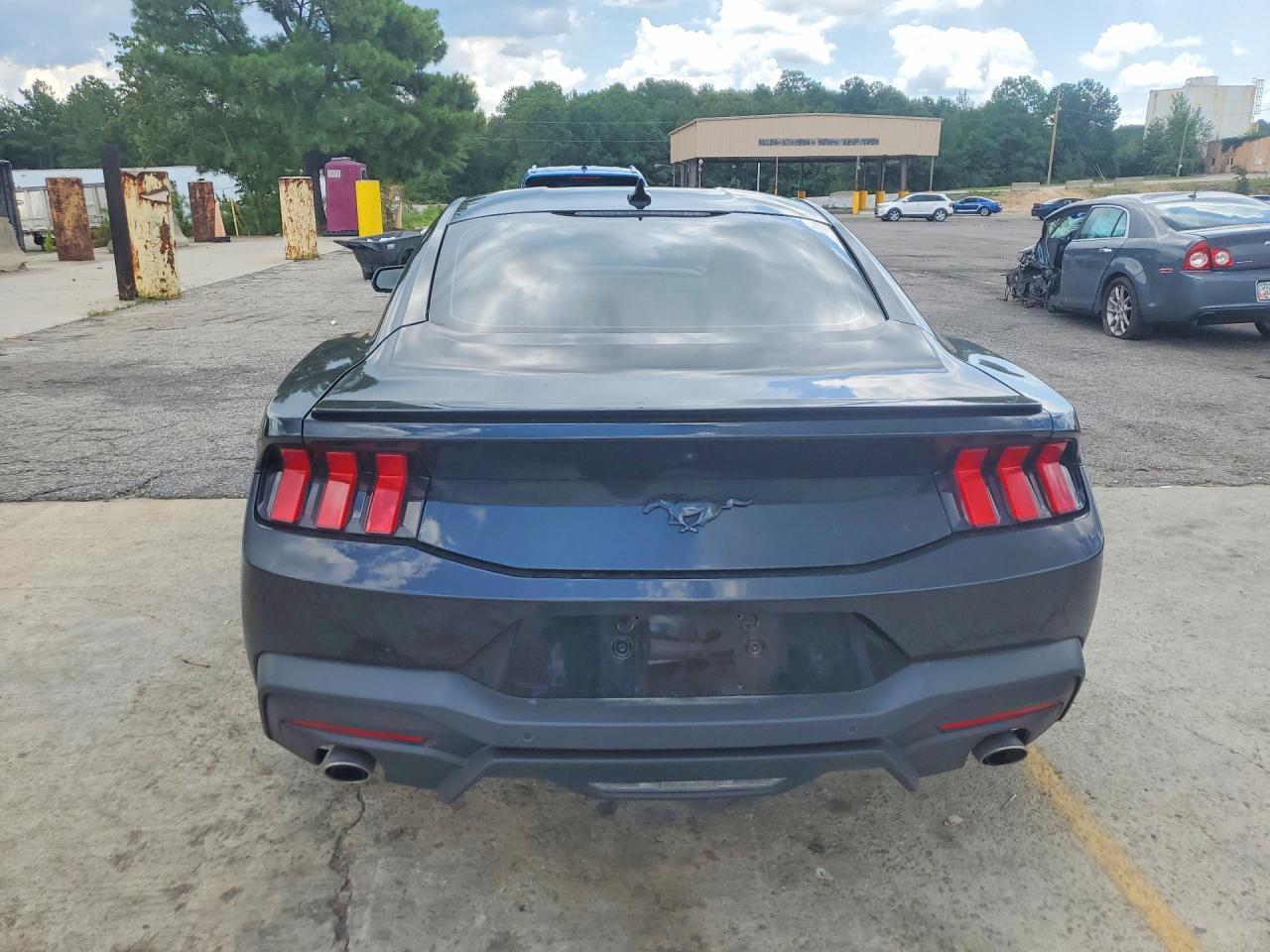 2025 Ford Mustang - zdjęcie 6